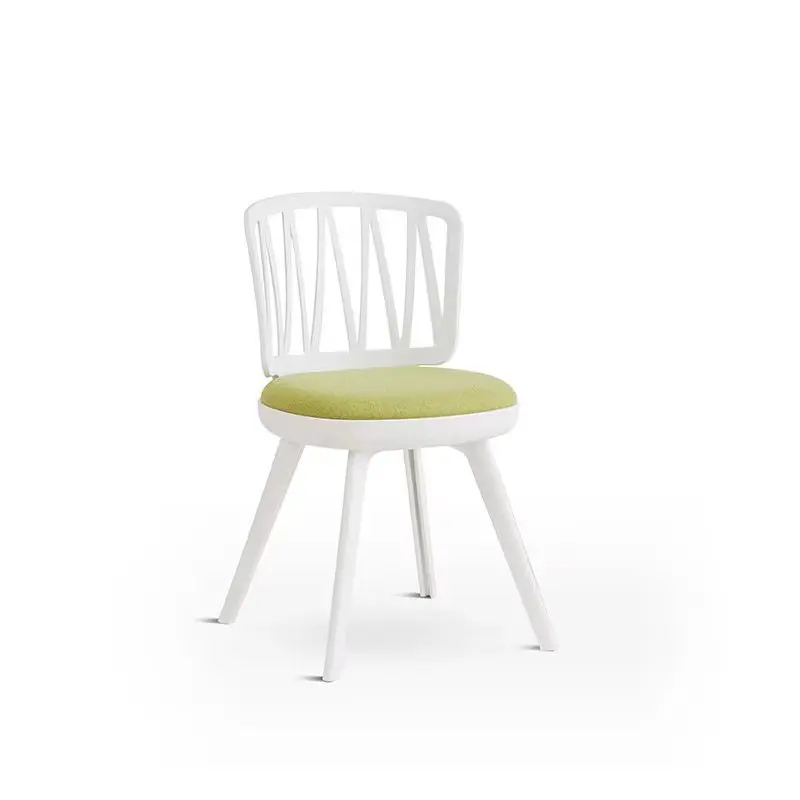 109Plastic valgomojo kėdė sutirštės atgal išmatose Home viešbučio restorane kėdė pieno arbata kavos parduotuvė temą plastiko kėdės Nuotrauka 1